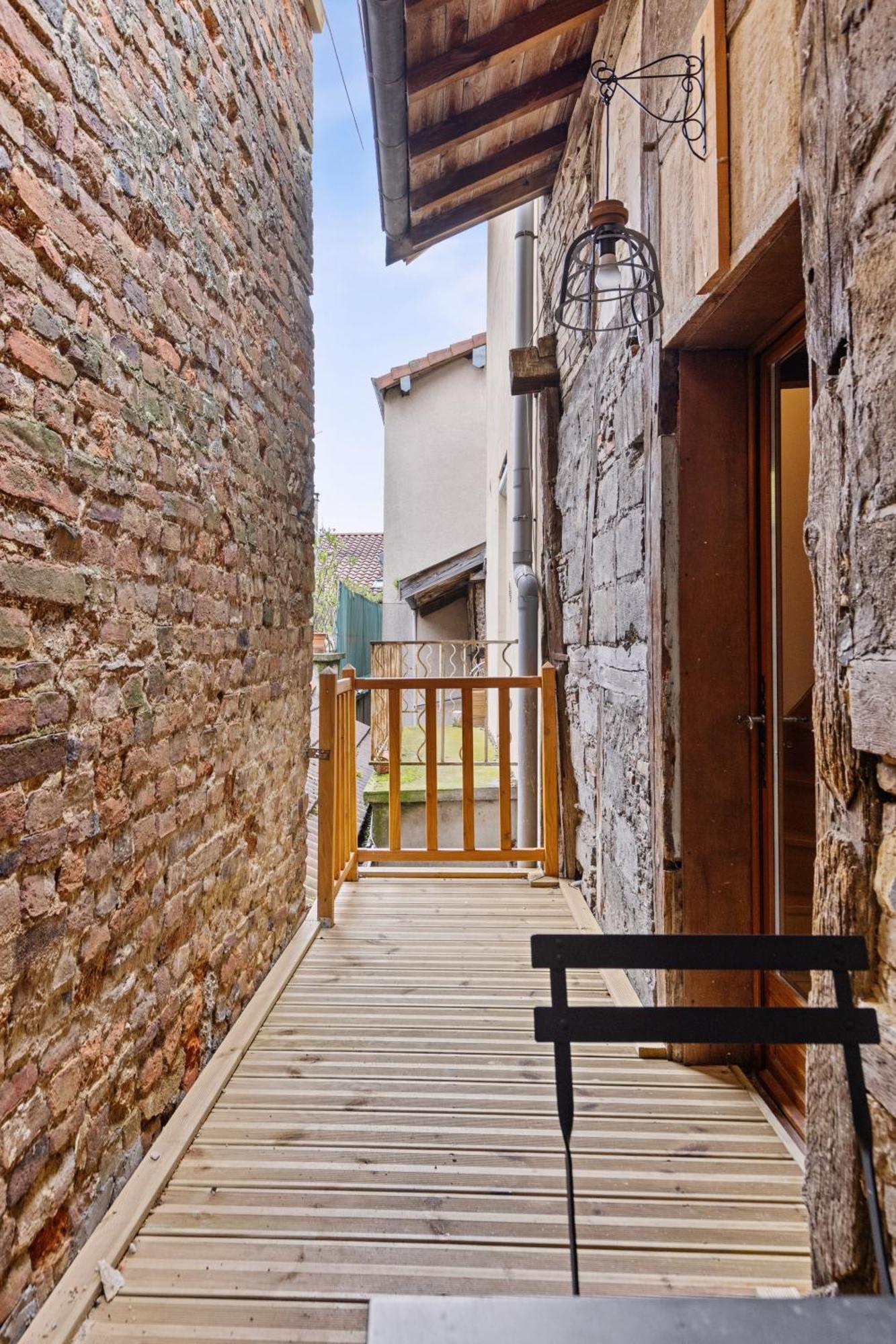Les Chambres Tonics Montrevel-en-Bresse Exterior foto